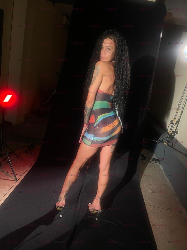 FOTOS DE HOLA, CABALLERO. ME PRESENTO: SOY TU NUEVA DEBILIDAD. ME CONSIDERO