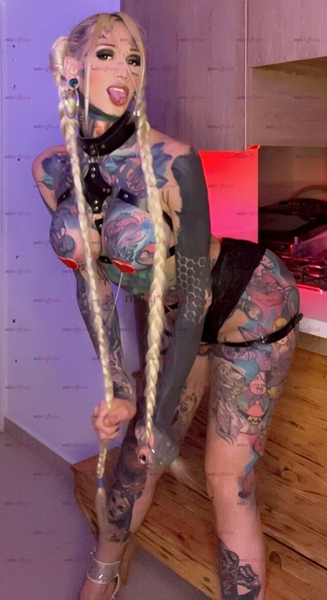 FOTOS DE LINDA TATUADA FEMENINA CON LENGUA BIFIDA PARA QUE DISFRUTEIS