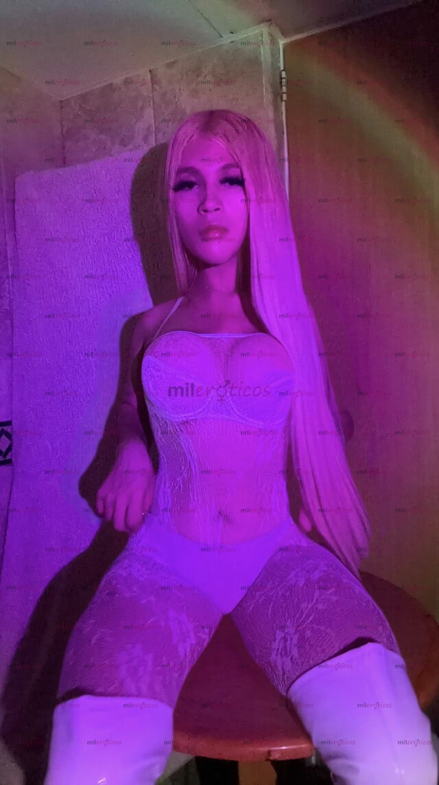 FOTOS DE UNA RUBIA VERSÁTIL LECHERA CON 19 CM ME ENCANTAN
