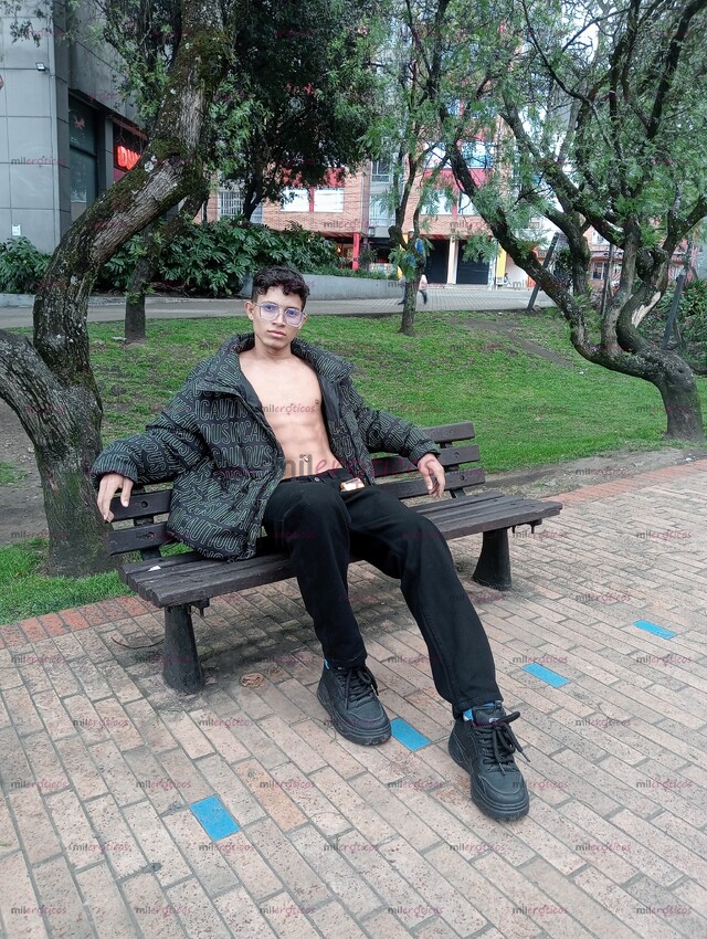 FOTOS DE JOVEN, APUESTO, TONIFICADO Y COMPLACIENTE