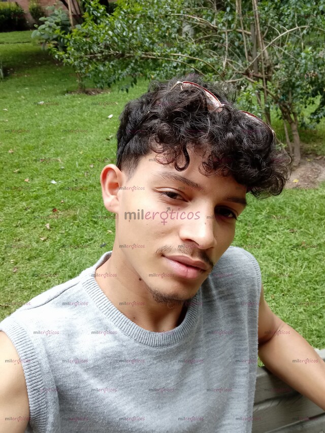 FOTOS DE JOVEN, APUESTO, TONIFICADO Y COMPLACIENTE