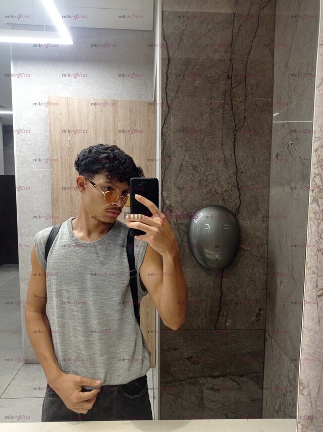 FOTOS DE JOVEN, APUESTO, TONIFICADO Y COMPLACIENTE