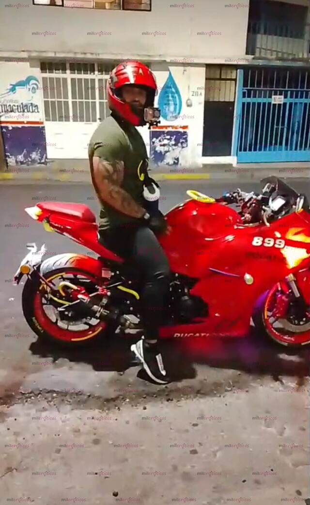 FOTOS DE GIGOLO PROFESIONAL CON 21 CM DE PLACER GRUESA Y LECHOSA