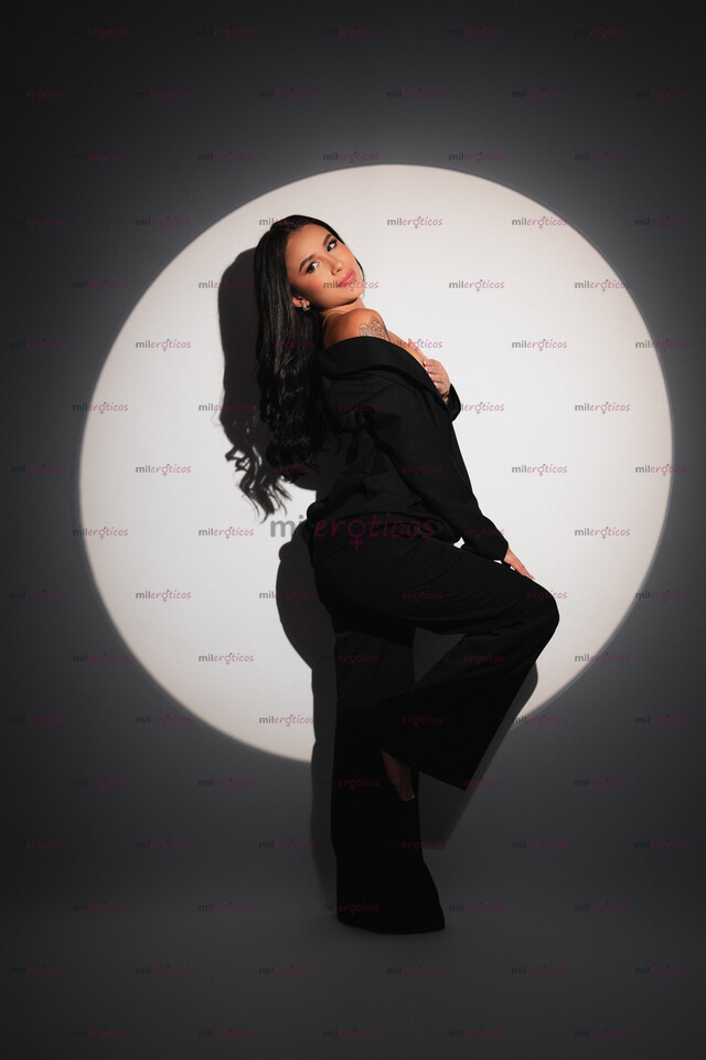 FOTOS DE HERMOSA COLOMBIANA, PELI NEGRA, CUERPO NATURAL Y SEXY