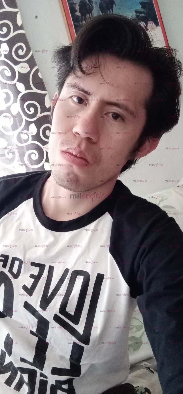FOTOS DE HOMBRE CON GANAS DE HACERTE DISFRUTAR DELICIOSO EN LA CAMA.
