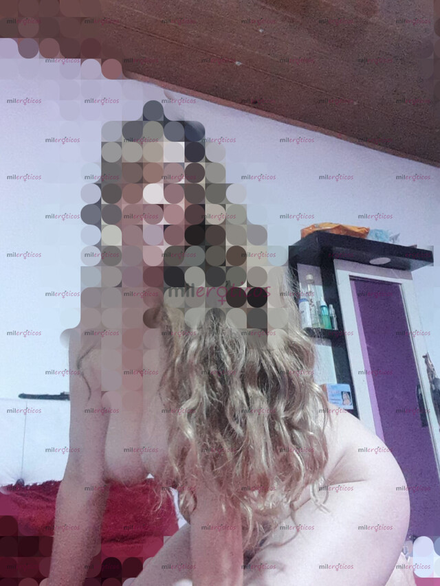 FOTOS DE UNA LINDA NEVERA RUBIA MUY CALIENTE LISTA PARA SACARTE LA LECHE