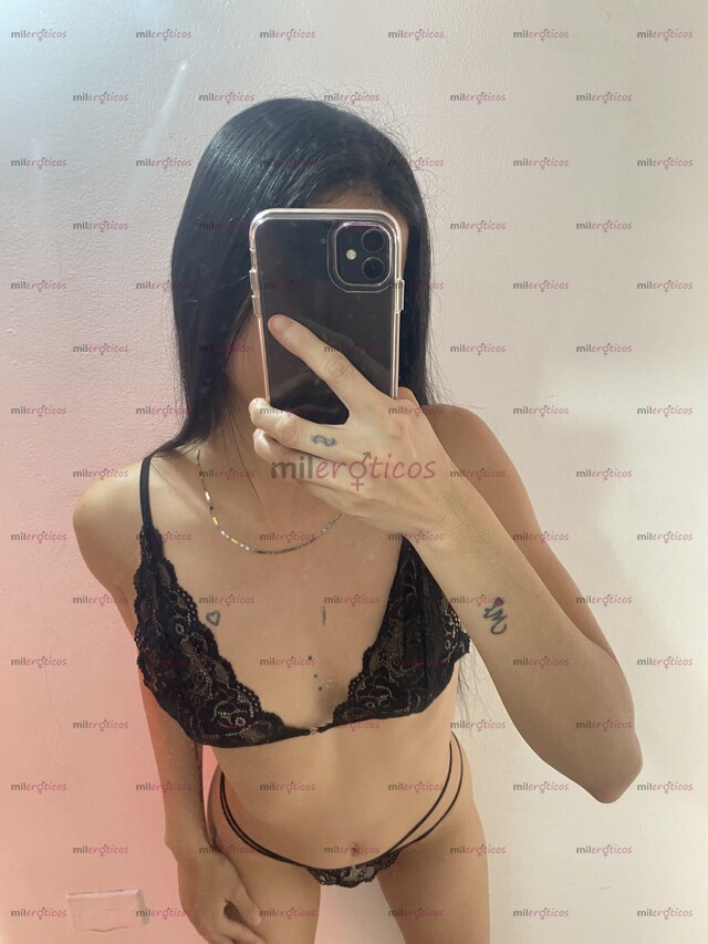 FOTOS DE NICOL DELGADA JOVENCITA CON UN ABDOMEN SUPER RICO AMOR