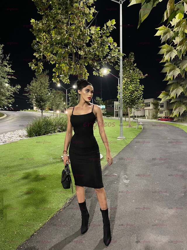 FOTOS DE ÚNICA Y ESENCIAL NENA TRANS CON UN CUERPO FINO Y UH DELICIOSO CARAMELO PARA TI