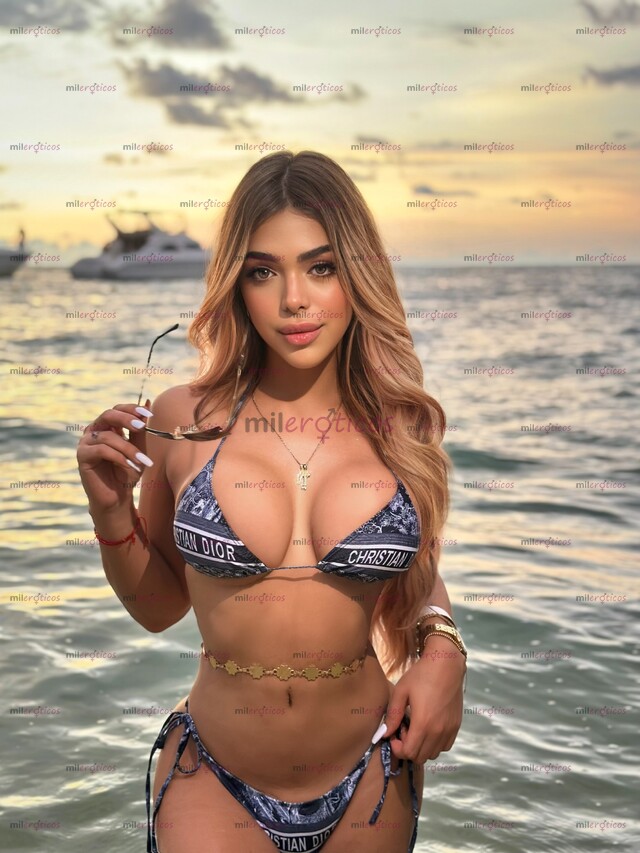 FOTOS DE SIRENA INTERNACIONAL CON UNA GRAN SORPRESA ENTRE LAS PIERNAS