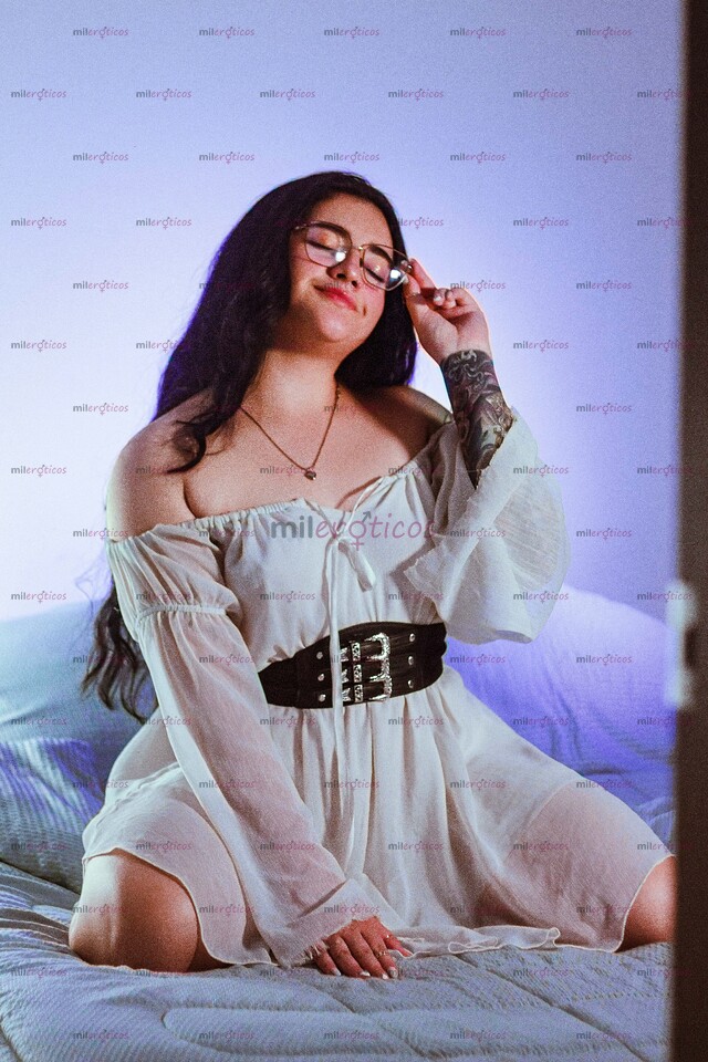 FOTOS DE NALGONA, TATUADA Y DE MIRADA OSCURA ¿TE ATREVES?
