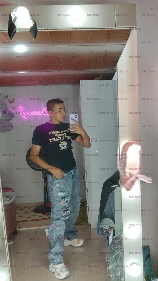 FOTOS DE JOVEN DISCRETO DOTADO Y MAMADOR DISPUESTO A COMPLACERTE