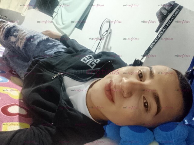 FOTOS DE JOVEN DISCRETO DOTADO Y MAMADOR DISPUESTO A COMPLACERTE