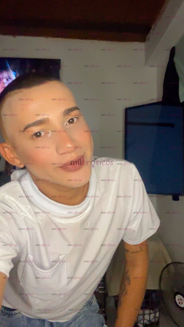 FOTOS DE JOVEN DISCRETO DOTADO Y MAMADOR DISPUESTO A COMPLACERTE