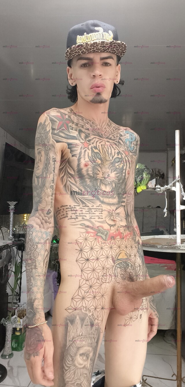 FOTOS DE FLACO BLANCO TATUADO ACTIVO VERGON CON SITIO