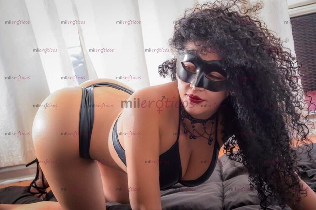 FOTOS DE SOPHIA EXÓTICA CRESPA ,MADURA ,, CALIENTE MORENAZA .