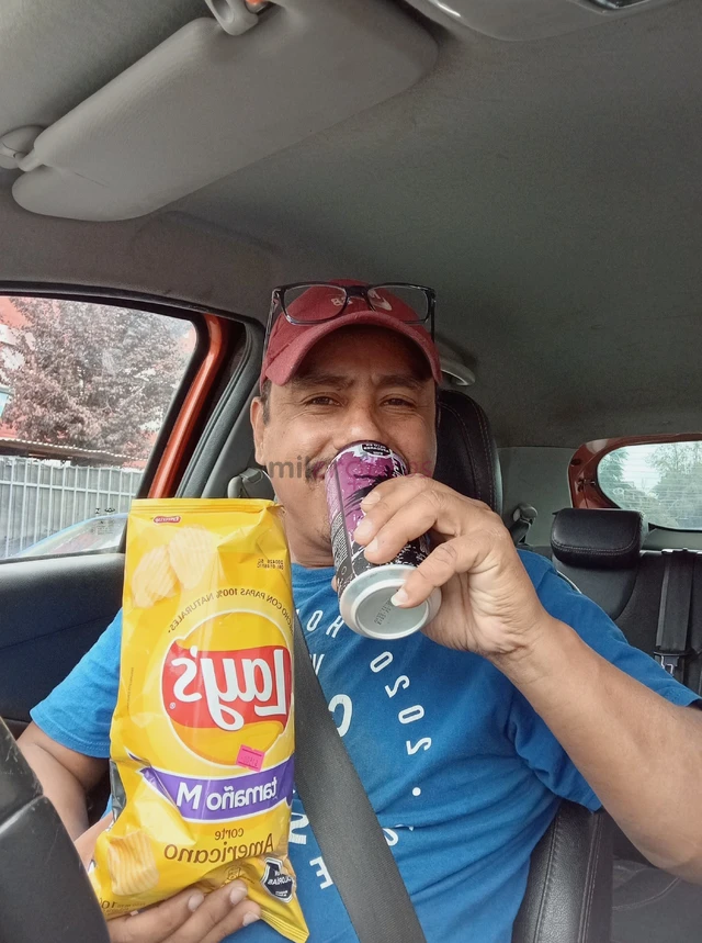 Atiendo solo mujeres soy hetero nada con los gay no insistan por favor solo mujeres total discrecion comunicate por whatsapp persona grata alegre te e...