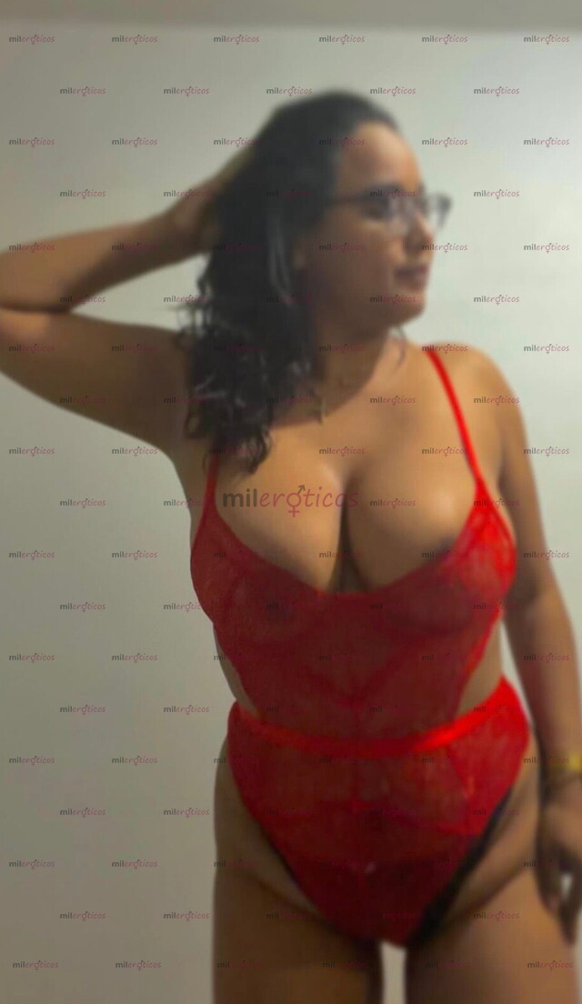 FOTOS DE ALESSA PELINEGRA ALTA Y CON GRANDES SENOS NATURALES