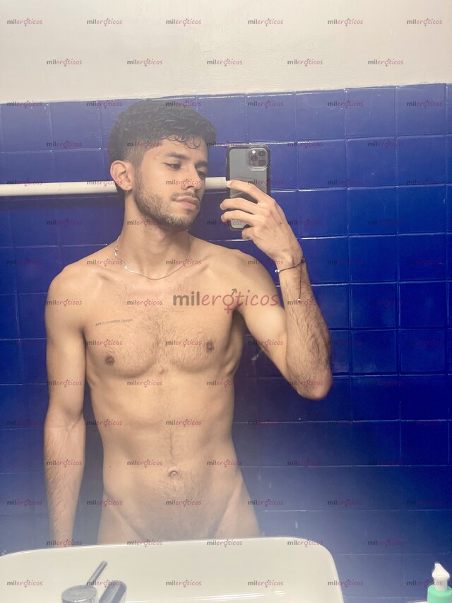 FOTOS DE JOVEN TRIGUEÑO ATLÉTICO DELGADO 1.75 CM