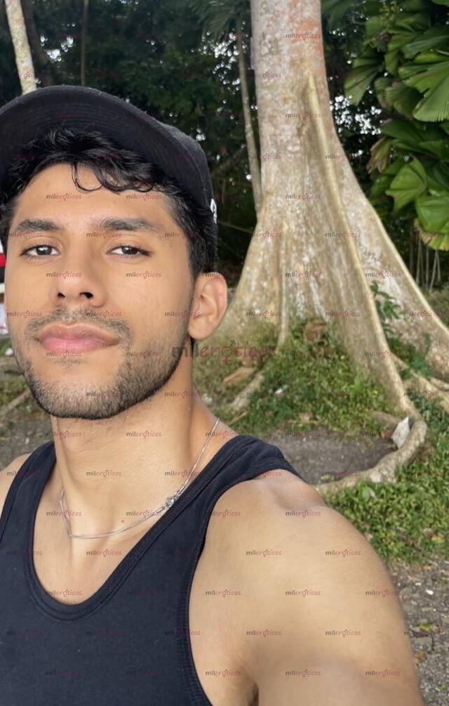 FOTOS DE JOVEN TRIGUEÑO ATLÉTICO DELGADO 1.75 CM