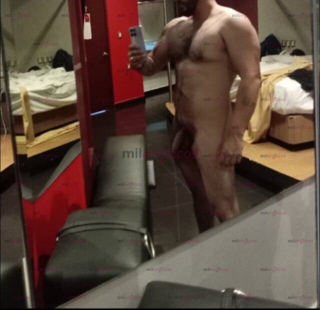 FOTOS DE TREMENDO MACHO HETERO CON RICA VERGA LECHOSA VENOSA