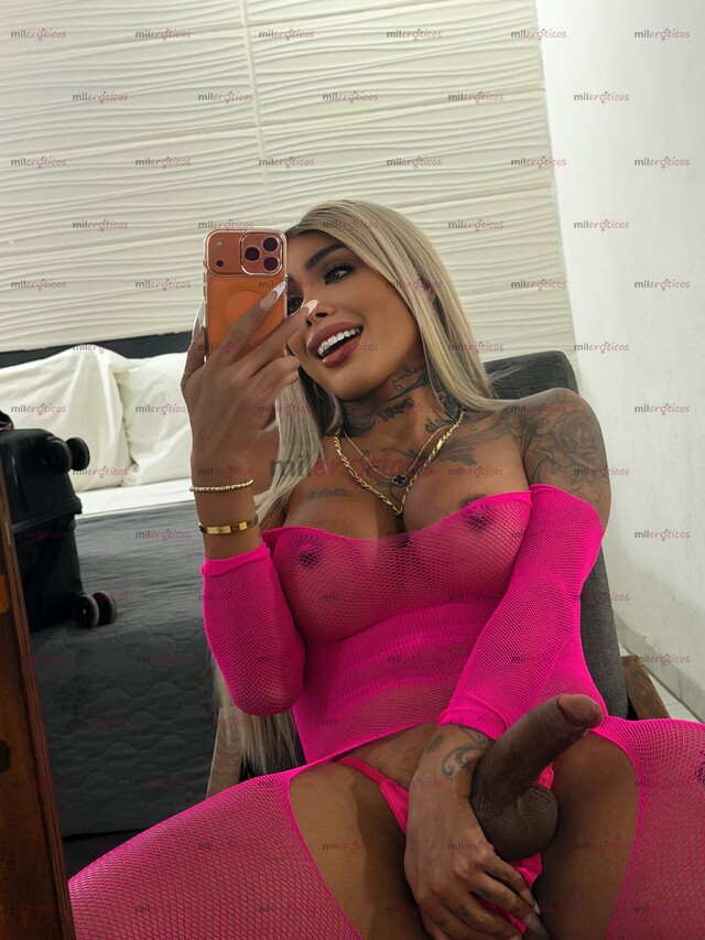 FOTOS DE KIARA , DELICIOSA MORENA CON 20 CM DE CARAMELO