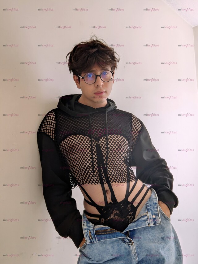 FOTOS DE CORCHO TWINK! TU SERVIDOR AMABLE Y ATENTO :3