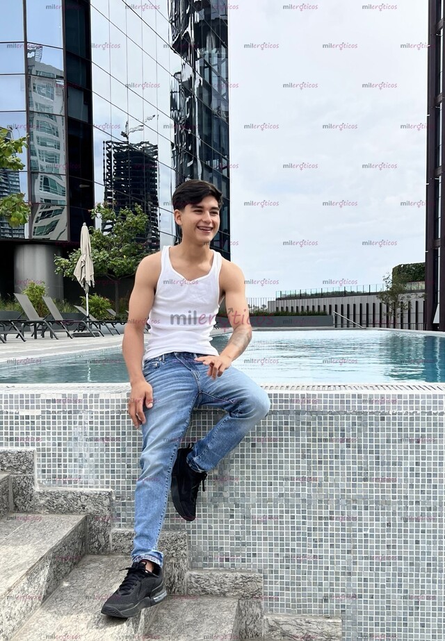 FOTOS DE JOVEN ESTUDIANTE DE 18 AÑOS NUEVO CON VERGA DE 19CM