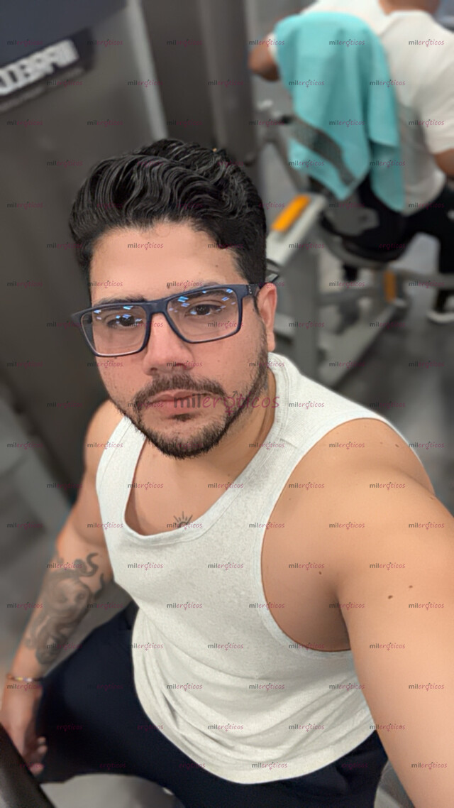 FOTOS DE CHICO AMABLE Y CARIÑOSO LLEGANDO A PV DISPUESTO