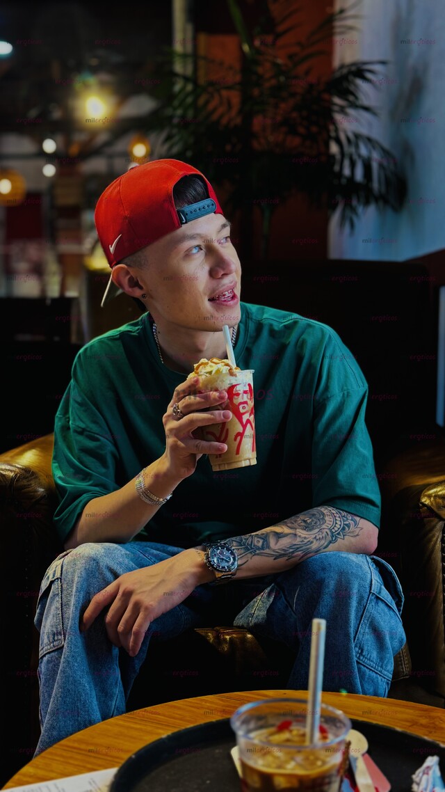 FOTOS DE MATHIAS POLLO VERGON FULL ERECCIÓN CALIENTE Y ATENTO, COMPLACIENTE Y MASCULINO