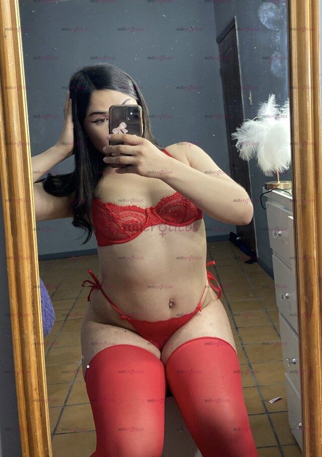 FOTOS DE GUAPÍSIMA NIÑA TRANS, TOTALMENTE FEMENINA, ROSTRO DE UNA MUÑECA