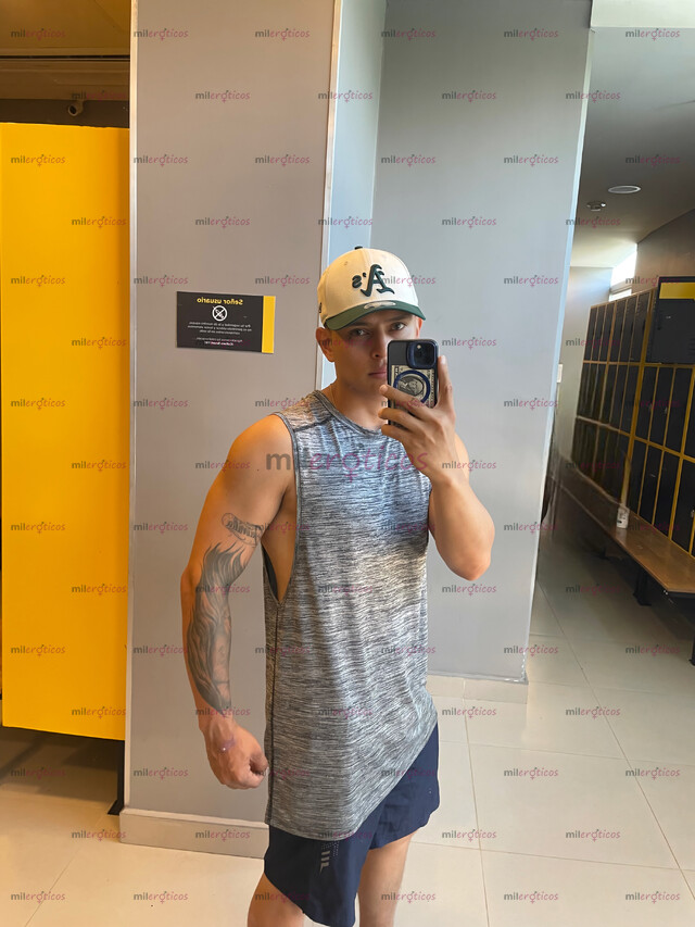 FOTOS DE GIGOLÓ LATINO DE OJOS CLAROS EXPERIENCIA Y PLACER GARANTIZADO