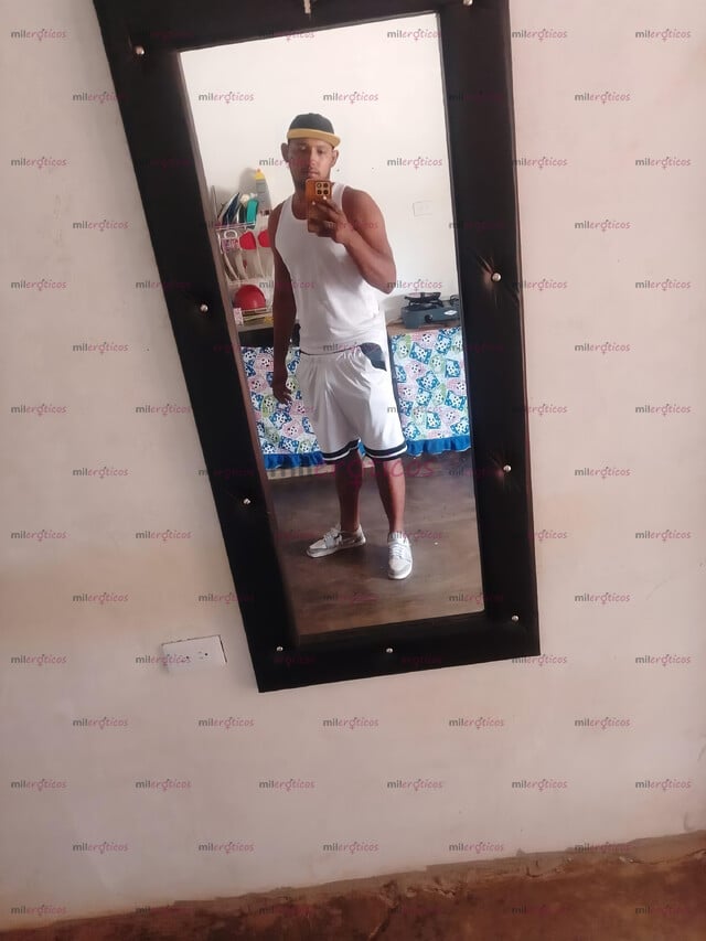 FOTOS DE MORENITO CON GANAS DE PASARLA RICO Y SATISFACER TUS FETICHES