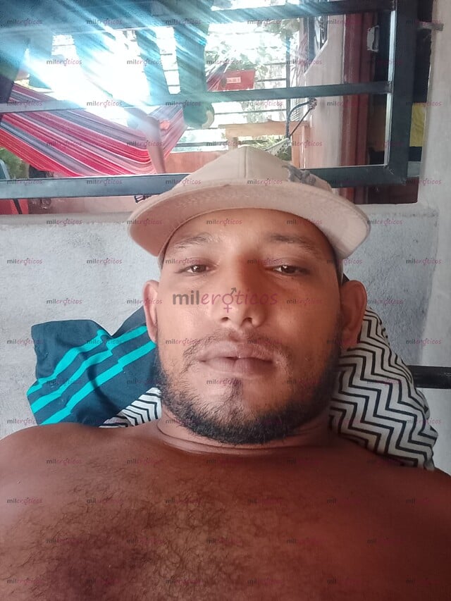 FOTOS DE MORENITO CON GANAS DE PASARLA RICO Y SATISFACER TUS FETICHES