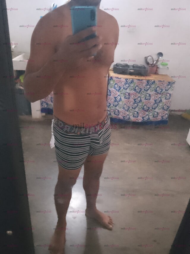 FOTOS DE MORENITO CON GANAS DE PASARLA RICO Y SATISFACER TUS FETICHES