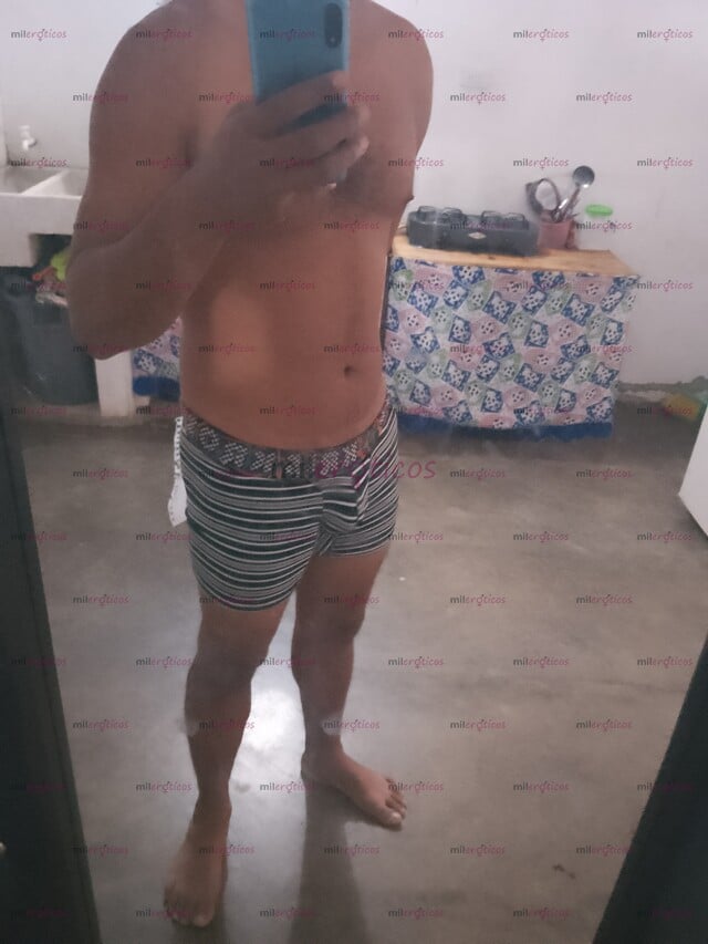 FOTOS DE MORENITO CON GANAS DE PASARLA RICO Y SATISFACER TUS FETICHES