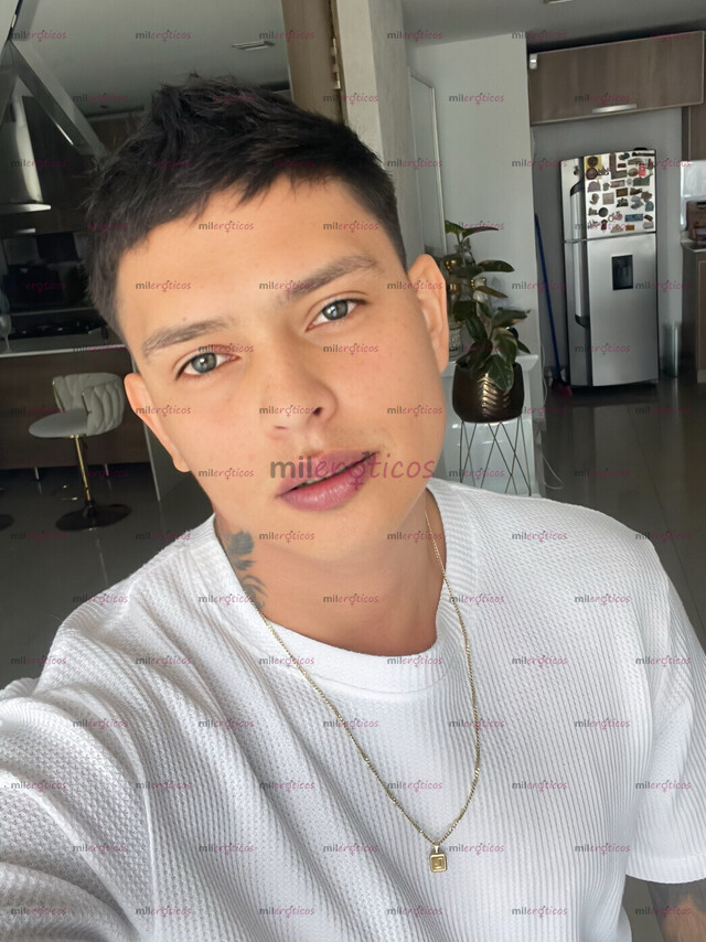 FOTOS DE GIGOLÓ LATINO DE OJOS CLAROS EXPERIENCIA Y PLACER GARANTIZADO