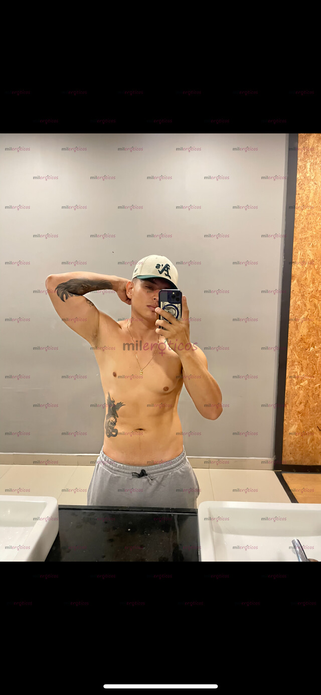 FOTOS DE GIGOLÓ LATINO DE OJOS CLAROS EXPERIENCIA Y PLACER GARANTIZADO