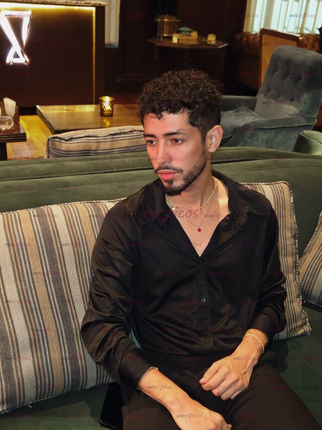 FOTOS DE CHICO SLIM: NATURALIDAD, DISCRECIÓN Y VERSATILIDAD TOTAL