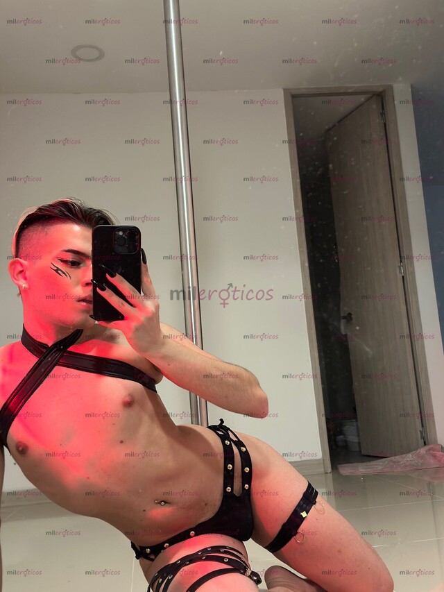 FOTOS DE SEXY FEMBOY VERSÁTIL CON UN JUGOSO CULO Y UNA DELICIOSA VERGA DE 19 CM