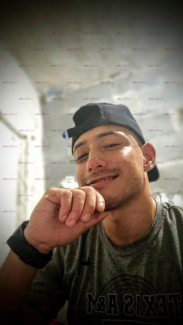 FOTOS DE CHICO DOTADO EN BUSCA DE PAREJAS SWINGER CORNUDOS