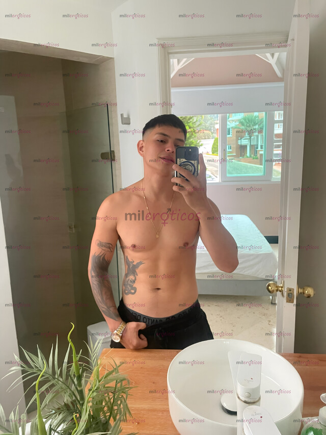 FOTOS DE GIGOLÓ LATINO DE OJOS CLAROS EXPERIENCIA Y PLACER GARANTIZADO