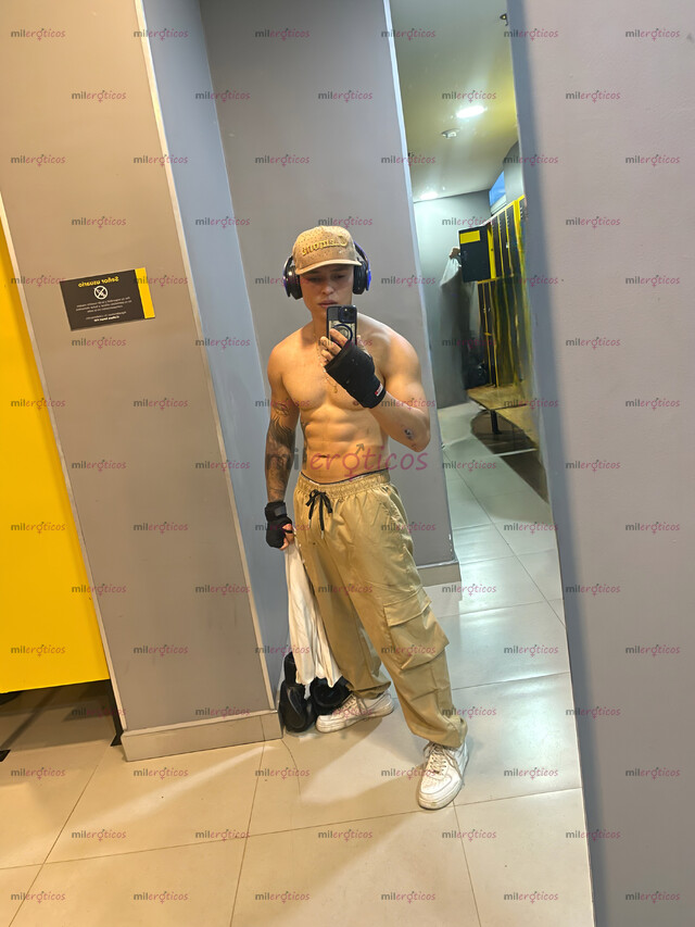 FOTOS DE GIGOLÓ LATINO DE OJOS CLAROS EXPERIENCIA Y PLACER GARANTIZADO