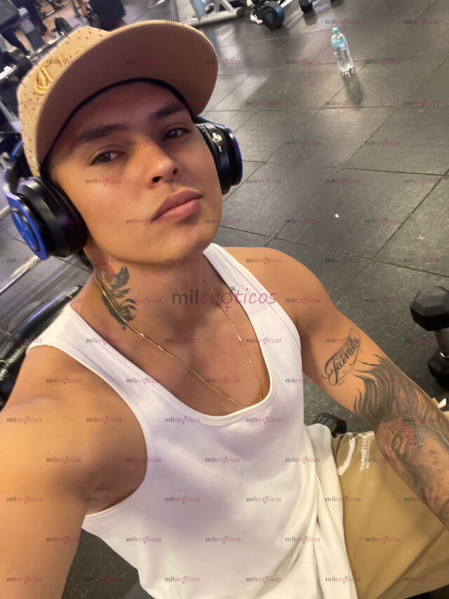 FOTOS DE GIGOLÓ LATINO DE OJOS CLAROS EXPERIENCIA Y PLACER GARANTIZADO