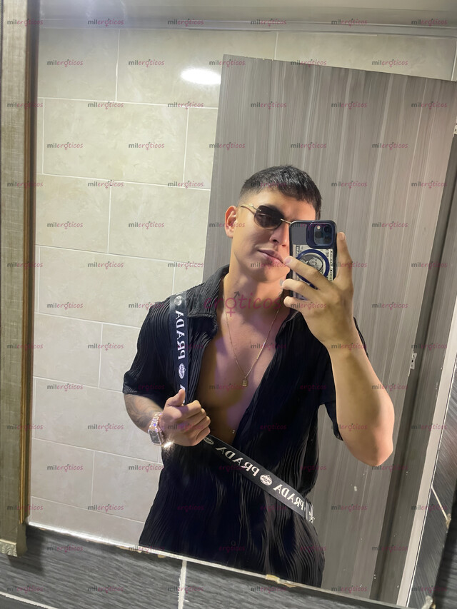 FOTOS DE GIGOLÓ LATINO DE OJOS CLAROS EXPERIENCIA Y PLACER GARANTIZADO