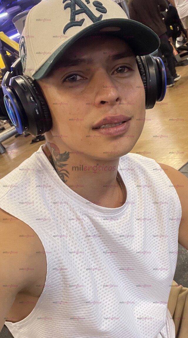 FOTOS DE GIGOLÓ LATINO DE OJOS CLAROS EXPERIENCIA Y PLACER GARANTIZADO