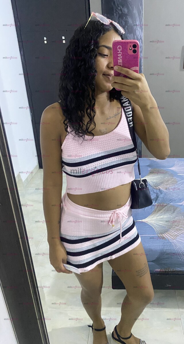 FOTOS DE CHICA MORENA CALIENTE JUGOSA ARDIENTE EXÓTICA CRESPA