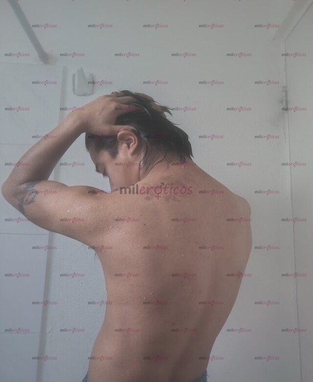 FOTOS DE JOVEN DELGADO INICIANDO EN BUSCA DE NUEVAS AVENTURAS