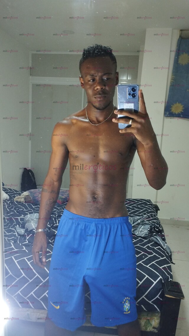 FOTOS DE MORENO DOTADO VERSÁTIL DES COMPLICADO, PULCRO, ASEADO SOLO PARA SOLVENTES