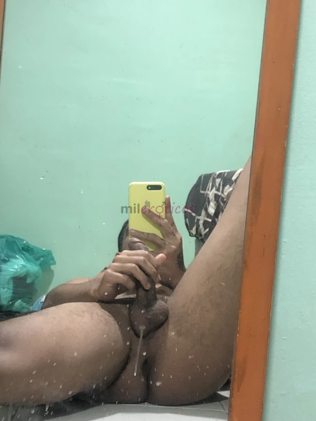 Soy extranjero si buscas pasarla bien sin compromiso soy alto guapo esbelto soy fetichista y masajista atiendo en moteles o a domicilio tengo buena ve...