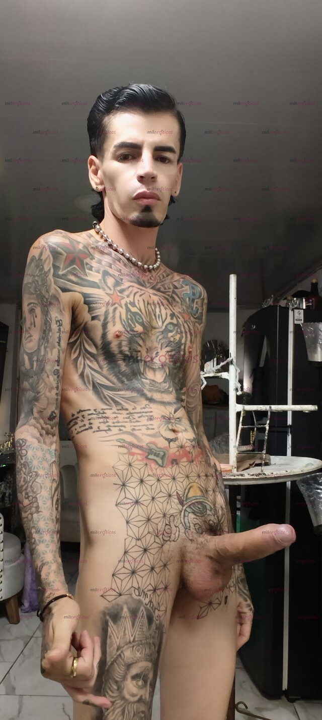 FOTOS DE FLACO ACTIVO BLANCO TATUADO VERGON CON LUGAR